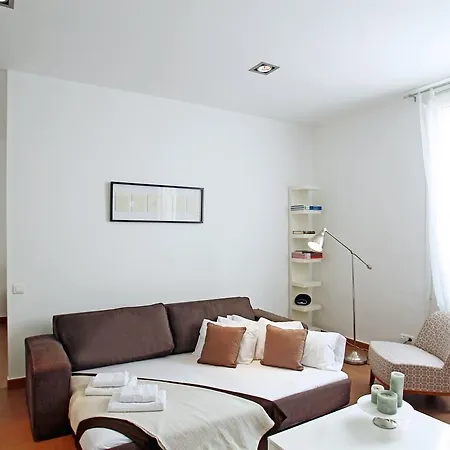Magnificent 2 Bedroom In Apartment *